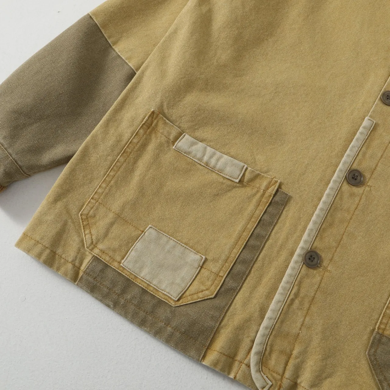 P490 #R12 Ralph Lauren Ralph Lauren Barn style heavy-duty washed distressed vintage jacket, same style for men and women POLO Ralph Lauren 25th Spring New Casual splicing versatile jacket WMPOOTWN top is light and soft to wear, which is also the Barn style that is very popular recently. The version is very correct, comfortable to wear and has a sense of style at the same time. The splicing details are also very delicate. The 100% pure cotton has just the right hardness and is not that stiff!! It is a very outstanding piece, and the texture and fit can be seen immediately on the upper body. This collection is fantastic, both in design and fabric.  Retro and Timeless Color: Khaki Size: M-XXL M: Bust 120 Length 72 Sleeve Length 62 Shoulder Width 49 L: Bust 124 Length 74 Sleeve Length 63 Shoulder Width 50